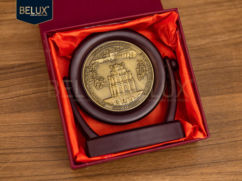 Mặt đĩa xoay Tháp Rùa bằng đồng